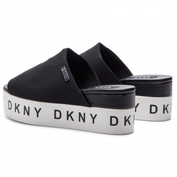 DKNY CARLI SLIDE SANDAL 🆕 - Picture 4 of 10
